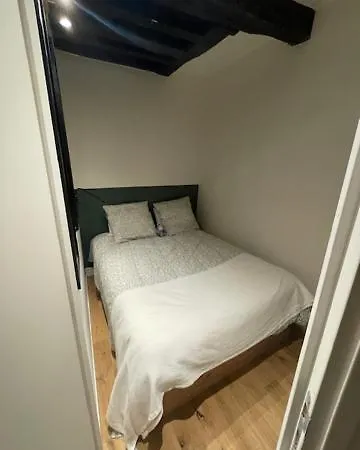 2 Pieces Marais Apartment *